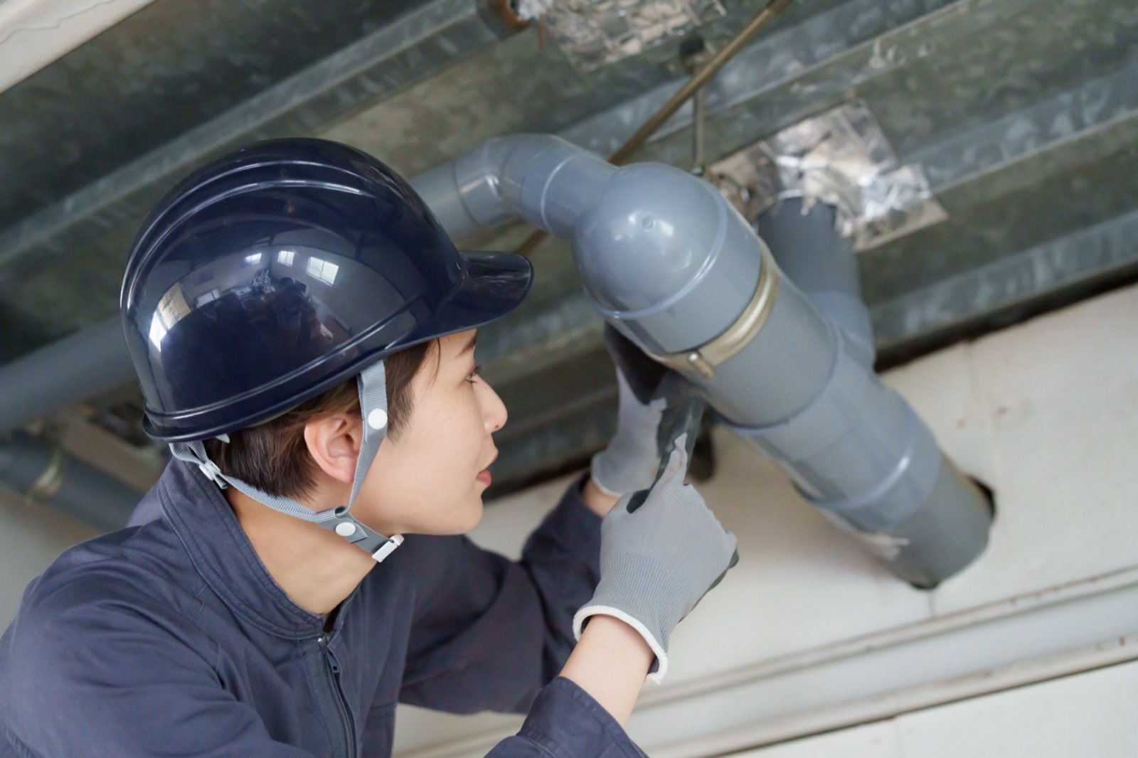 技術を磨く若手社員